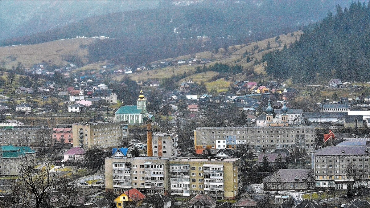 a city with many buildings